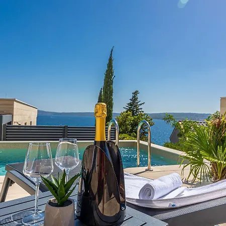 Atemberaubendes Direkt Am Mit Pool, Meerblick, Aussendusche, Liegen Crikvenica