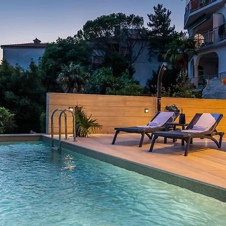 Atemberaubendes Direkt Am Mit Pool, Meerblick, Aussendusche, Liegen * Crikvenica