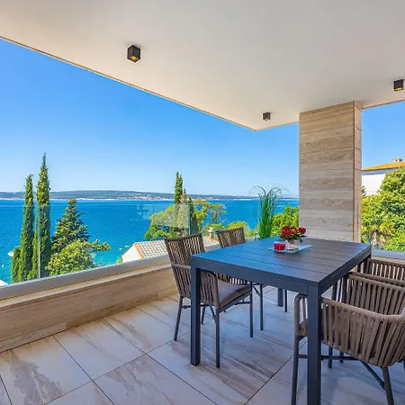 Atemberaubendes Direkt Am Mit Pool, Meerblick, Aussendusche, Liegen Crikvenica