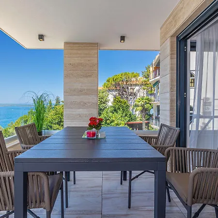 Apartment Atemberaubendes Direkt Am Mit Pool, Meerblick, Aussendusche, Liegen