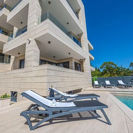 Apartment Atemberaubendes Direkt Am Mit Pool, Meerblick, Aussendusche, Liegen Crikvenica